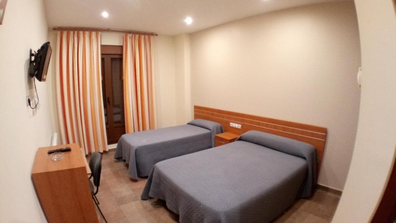 Hostal Venecia II Monzón Extérieur photo