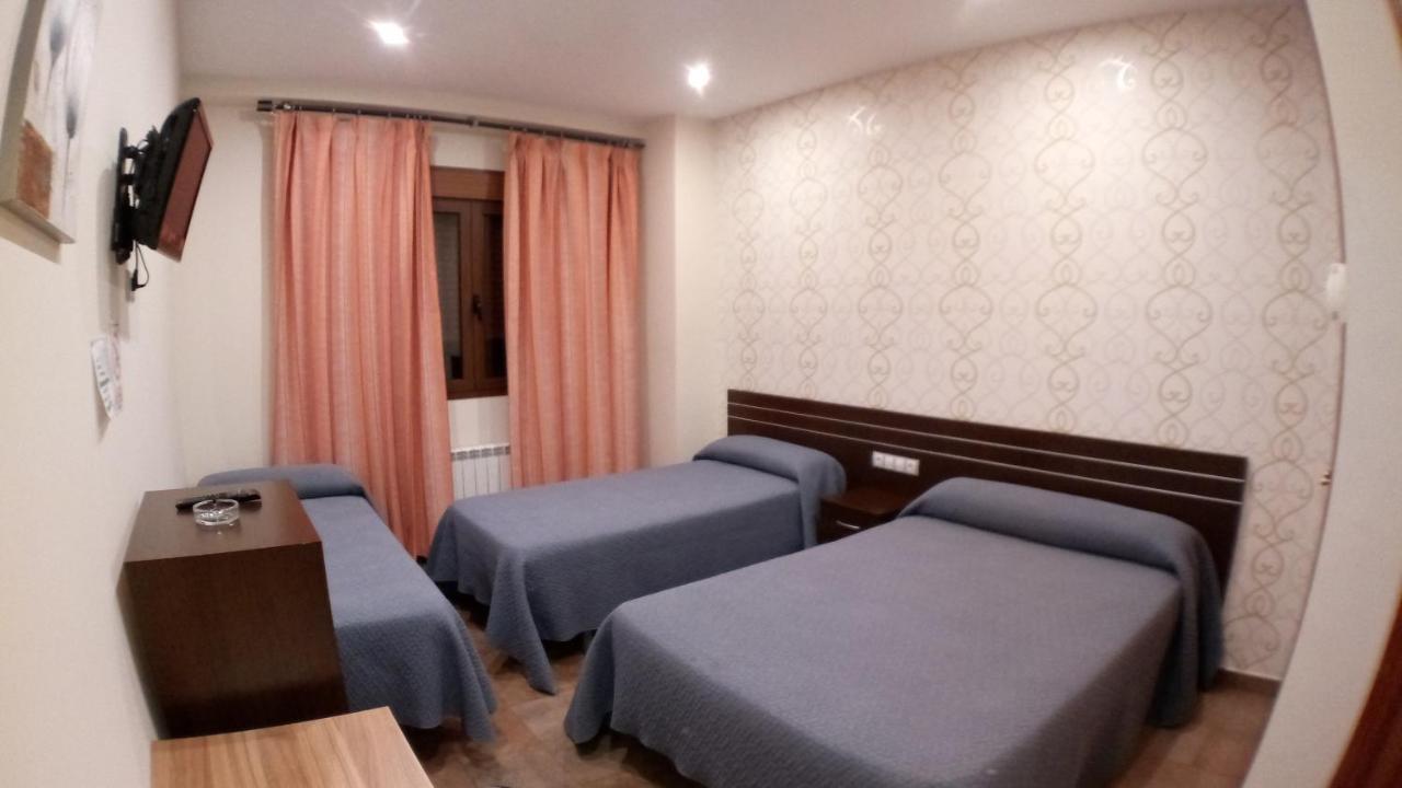 Hostal Venecia II Monzón Extérieur photo